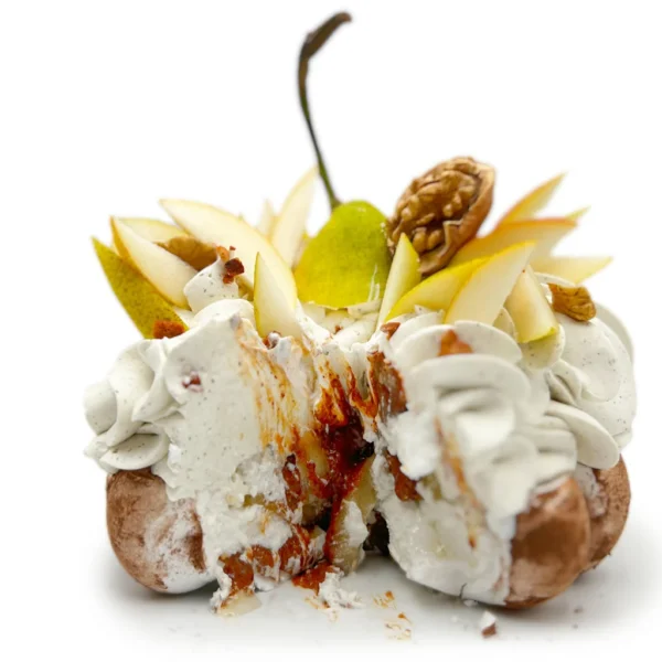 Pavlova Poire – Praliné Noix / Amandes – Vanille, par Pavlovas Joël Maier – Photo N°3